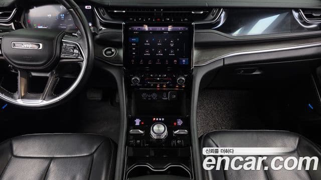 Jeep Grand Cherokee 2022 — ფოტო 14/20