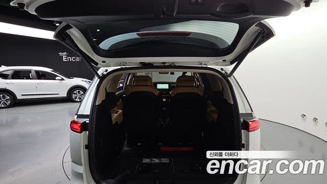 Kia Carnival 2023 — фото 20 из 20
