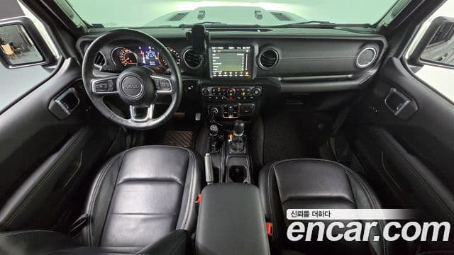 Jeep Wrangler 2023 — ფოტო 7/20