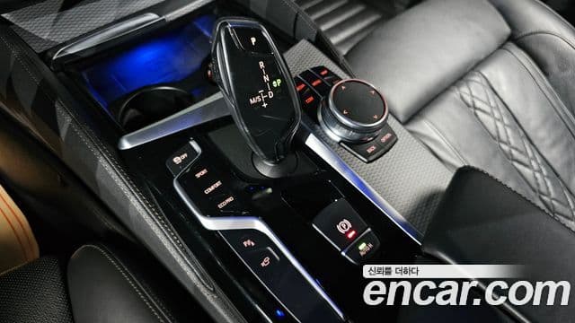 BMW 5 Series 2018 — фото 7 из 20