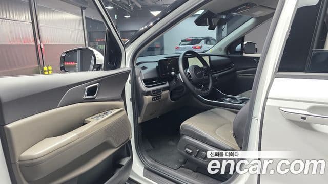 Kia Carnival 2023 — ფოტო 10/20