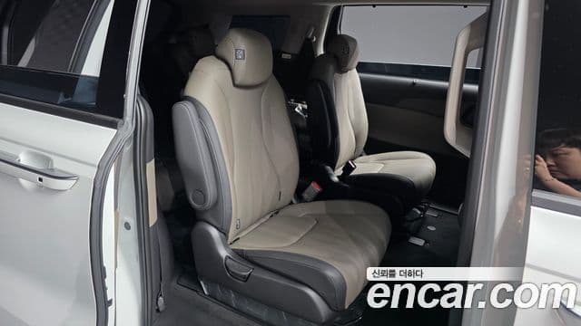 Kia Carnival 2023 — ფოტო 12/20
