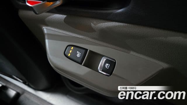 Kia Carnival 2023 — ფოტო 18/20