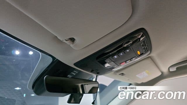 Kia Carnival 2023 — ფოტო 19/20