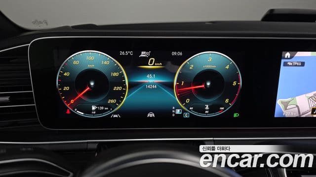 Mercedes-Benz GLE-Class 2023 — ფოტო 8/20