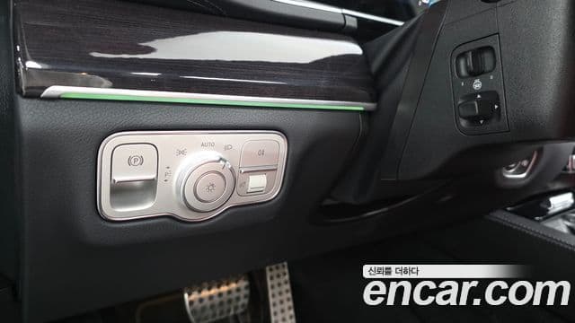 Mercedes-Benz GLE-Class 2023 — ფოტო 19/20