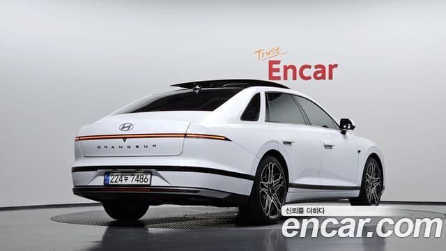 Hyundai Grandeur 2023 — ფოტო 2/20