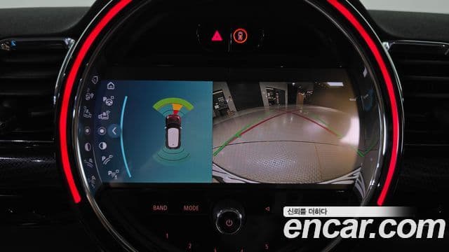 Mini Cooper Clubman 2023 — фото 15 из 20