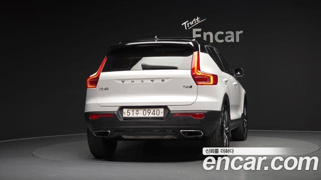 Volvo XC40 2019 — Фото 4/20