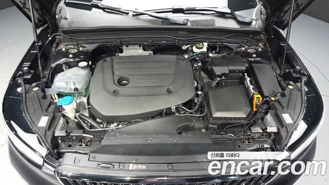 Volvo XC40 2025 — ფოტო 6/20