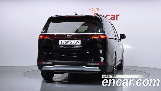 Kia Carnival 2021 — фото 4 из 20