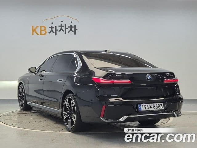BMW 7 Series 2023 — Şəkil 1/20