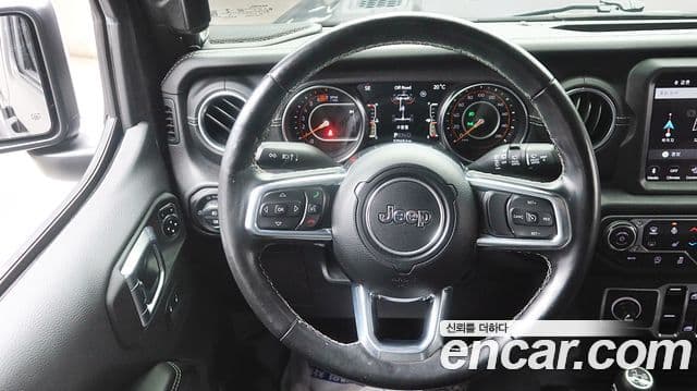 Jeep Wrangler 2021 — ფოტო 18/20