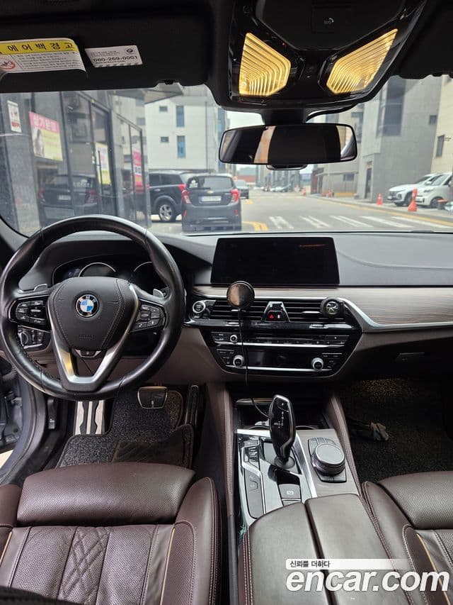 BMW 5 Series 2018 — фото 9 из 14
