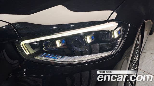 Mercedes-Benz S-Class 2022 — Photo 10/31