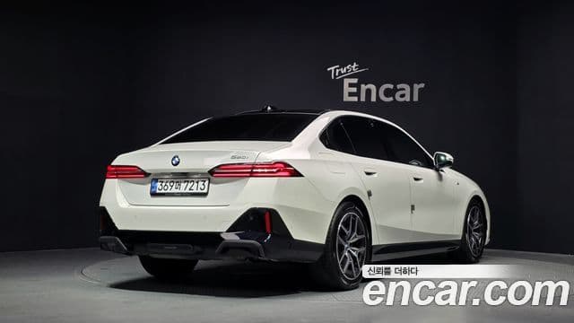 BMW 5 Series 2024 — фото 2 из 20