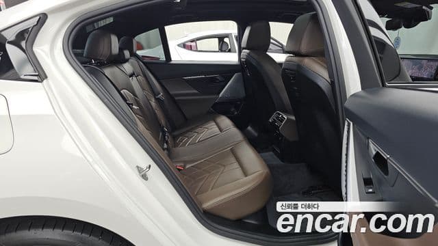 BMW 5 Series 2024 — фото 12 из 20