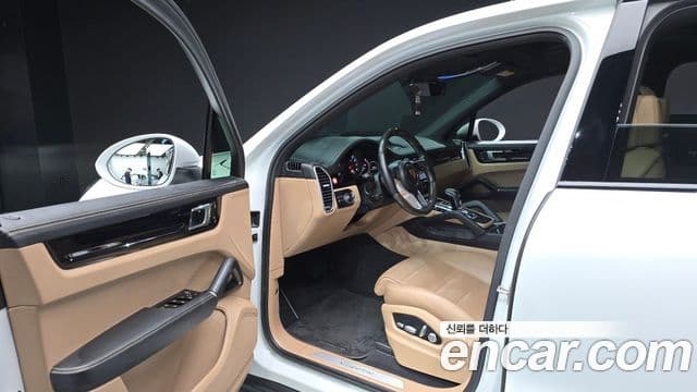Porsche Cayenne 2020 — Photo 6/36