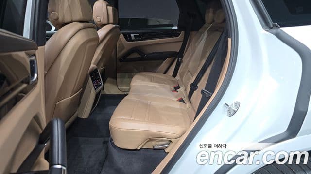 Porsche Cayenne 2020 — Photo 13/36