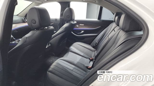 Mercedes-Benz E-Class 2018 — фото 20 из 20