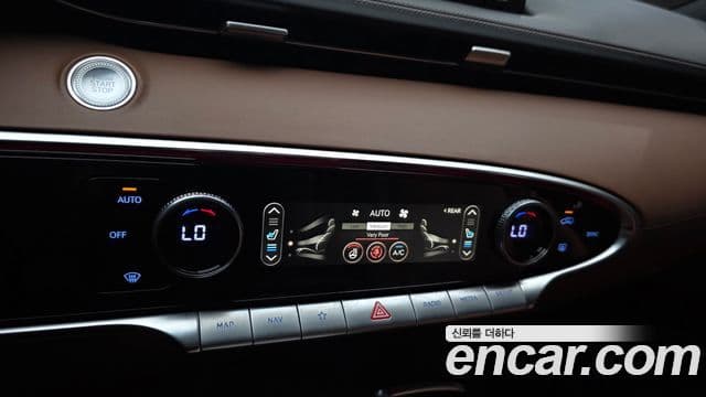 Genesis GV70 2021 — ფოტო 17/20