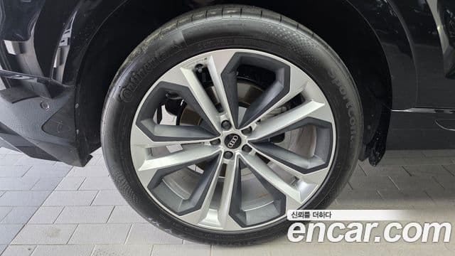 Audi Q7 2025 — ფოტო 5/20