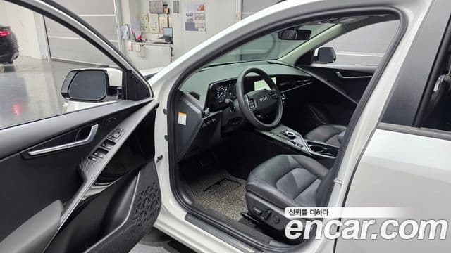 Kia Niro 2022 — ფოტო 10/20