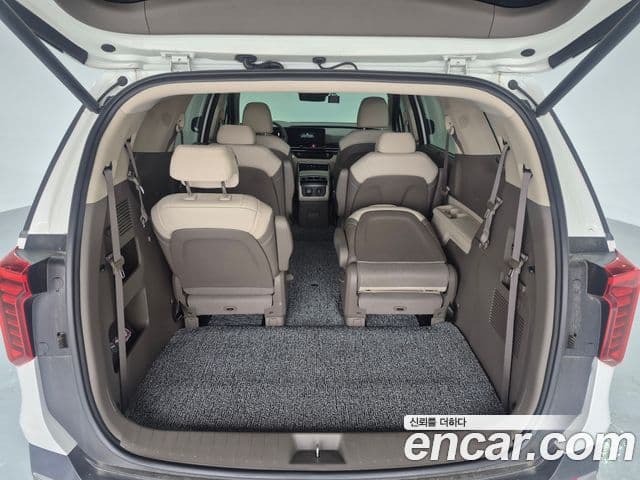 Kia Carnival 2024 — фото 12 из 20