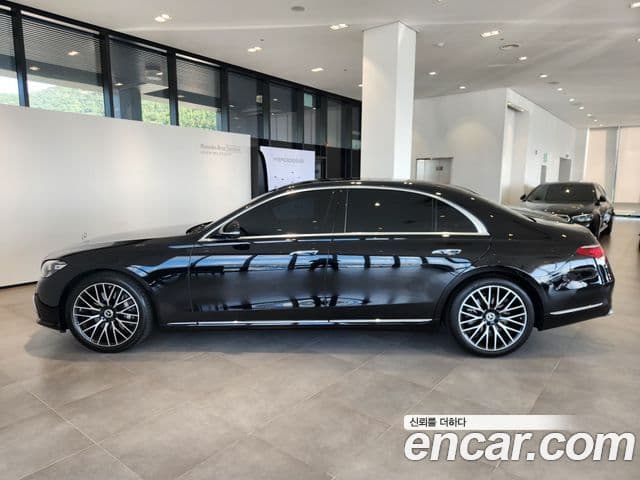 Mercedes-Benz S-Class 2025 — Photo 2/20