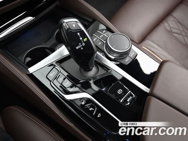 BMW 5 Series 2021 — ფოტო 8/20