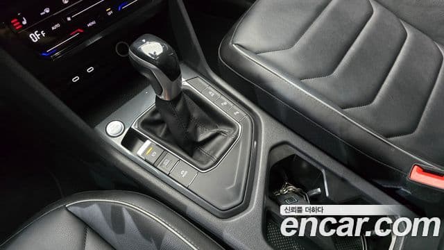 Volkswagen Tiguan 2022 — ფოტო 9/20