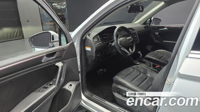 Volkswagen Tiguan 2022 — ფოტო 10/20