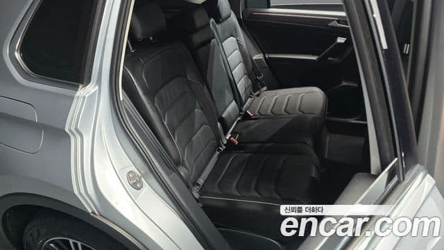 Volkswagen Tiguan 2022 — ფოტო 11/20