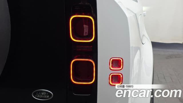 Land Rover Defender 2021 — ფოტო 14/31