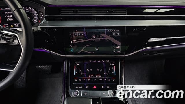 Audi A8 2020 — Фото 12/20