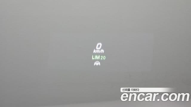 Mercedes-Benz E-Class 2021 — ფოტო 17/20