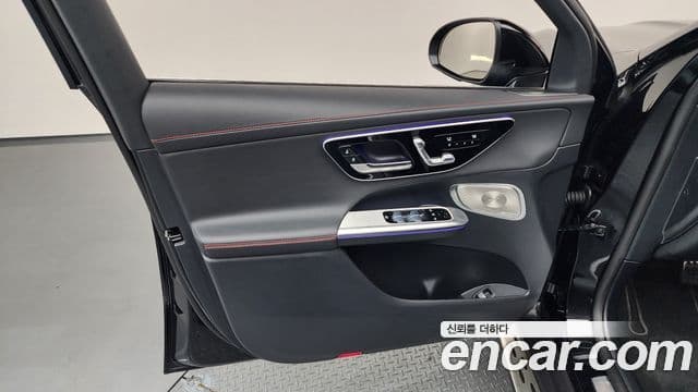 Mercedes-Benz GLC-Class 2025 — Photo 20/35