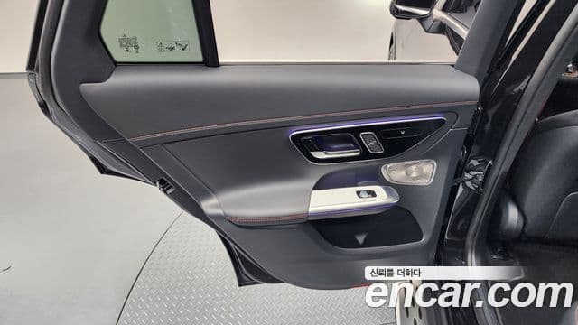 Mercedes-Benz GLC-Class 2025 — Photo 17/35