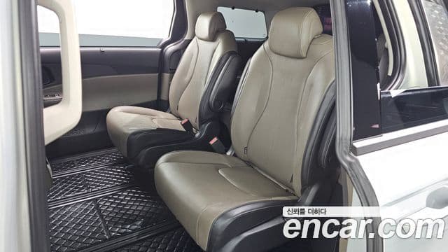 Kia Carnival 2024 — фото 12 из 20