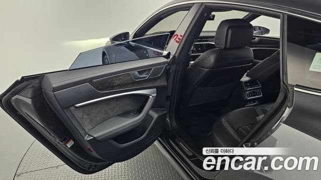 Audi A7 2021 — Şəkil 18/20