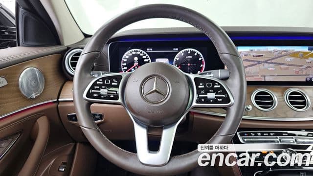 Mercedes-Benz E-Class 2020 — ფოტო 13/20