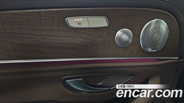Mercedes-Benz E-Class 2020 — ფოტო 18/20