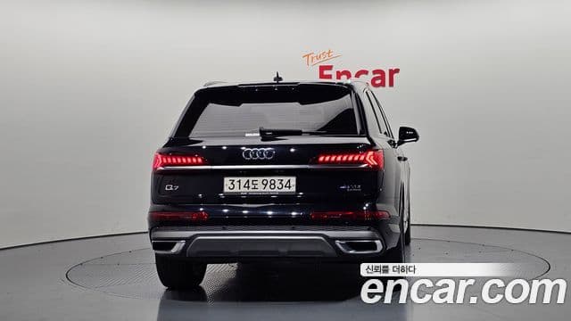 Audi Q7 2021 — ფოტო 4/20