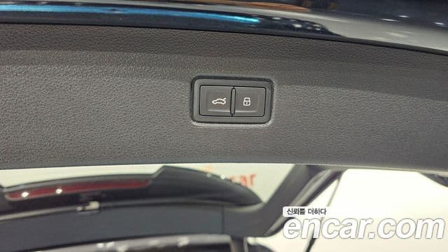Audi Q7 2021 — ფოტო 20/20