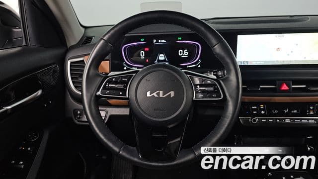 Kia Seltos 2023 — ფოტო 13/20