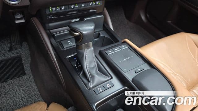 Lexus ES300h 2021 — ფოტო 9/20