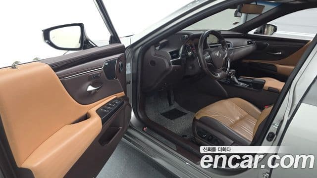 Lexus ES300h 2021 — ფოტო 10/20