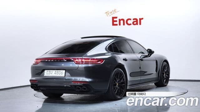 Porsche Panamera 2018 — ფოტო 2/20
