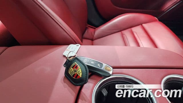 Porsche Panamera 2018 — ფოტო 15/20