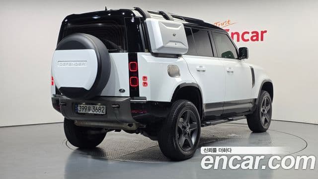 Land Rover Defender 2023 — фото 2 из 20